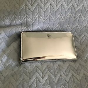 TORY BURCH Robinson mirror Metallic Silver zip